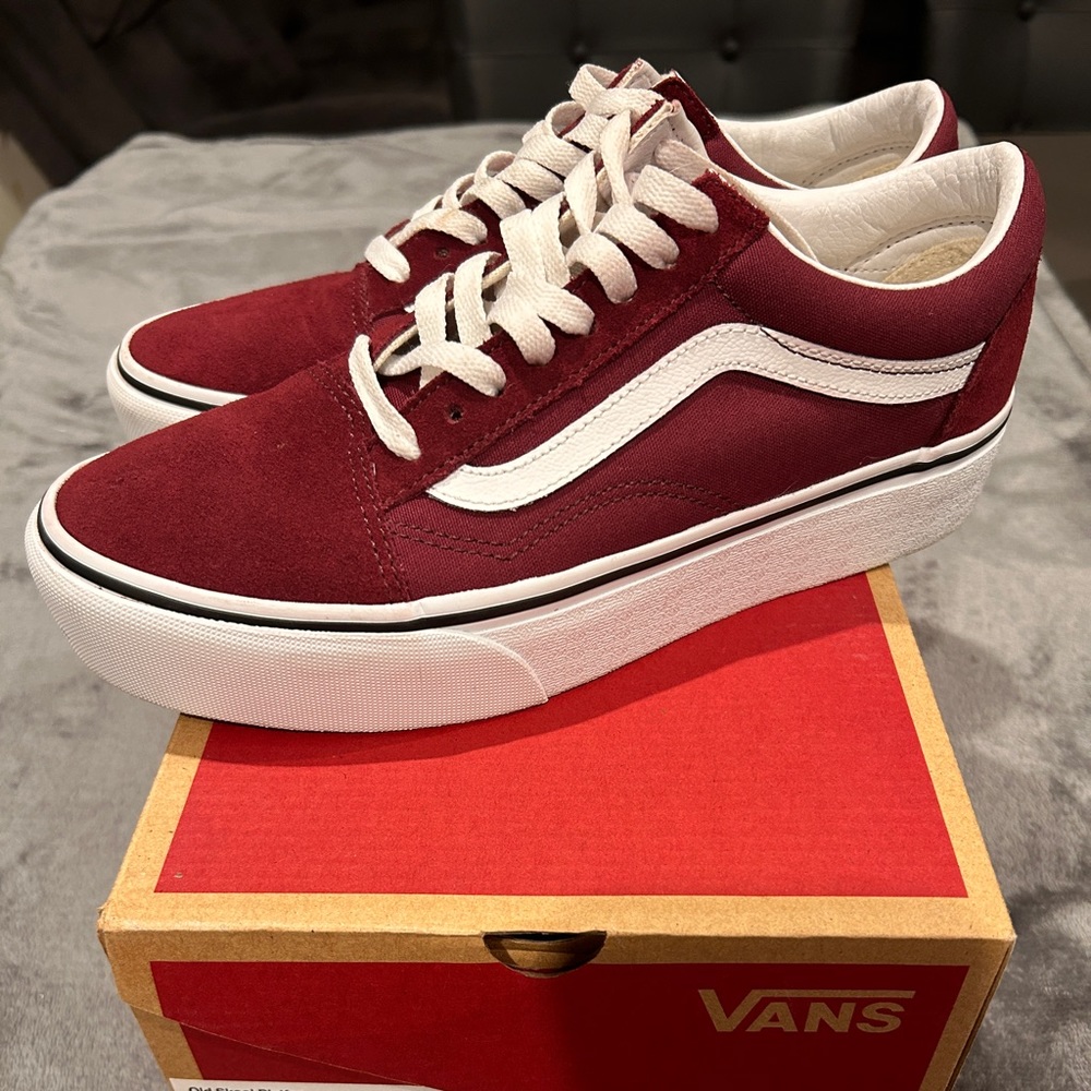 LIKE NEW - BURGUNDY Vans Old Skool Platform